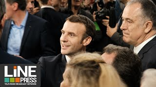 SIA 2020. Une personne handicapée tente en vain de croiser E Macron / Paris - France 22 février 2020