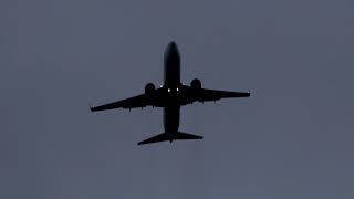 Boeing 737 LOUD RAINY TAKEOFF!