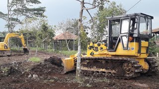 BullDozer Komatsu D31P With Excavator Komatsu PC70