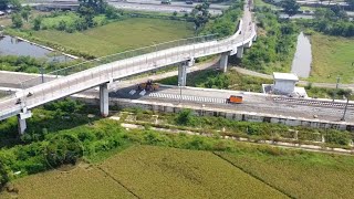 BANTALAN REL DIGELAR DIKOLONG OVERPASS PROGRES PEMASANGAN REL PROYEK KERETA CEPAT JAKARTA BANDUNG