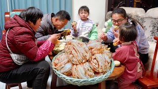 【乡村的味道】蒸几笼辣子花卷馍，搭配大烩菜一起吃，嘹咋咧！