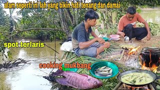 BERPETUALANG DI ALAM BEBAS MEMANG MENYENANGKAN, MASAK MAKAN DI TEPI SUNGAI BESAR