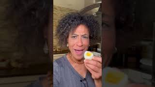 🌬️🥚 I've cracked the code to getting that peel off that egg  with ease. #smartshopper #lifehacker