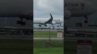 Latam Boeing 767 landing at Miami airport #aviation #planesactive #miamiplanespotting #Boeing767