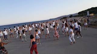 Grand FLASHMOB Jerusalema à la base nature Fréjus plage mer danse