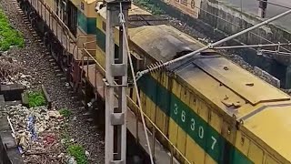 CUSTARD YELLOW SHUNTER ENGINES MOVE AT TERMINUS YARD WDS6AD 36310 & 36307