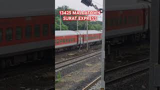 13425 MALDA TOWN SURAT EXPRESS #train #raillife #expresstrain #indianrailways #railwaysfan #india