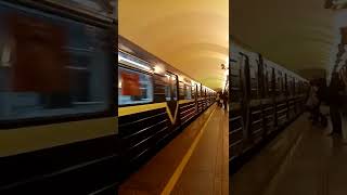 Метропоезд 81-717/14  На станции "Проспект Просвещения"