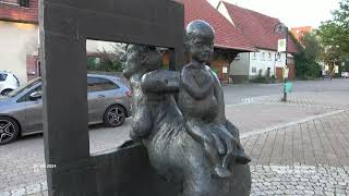 Skulptur Frau am Fenster - Böhringen