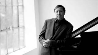 Mozart - Piano Concerto No. 25 in C major, K. 503 (Murray Perahia)