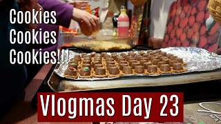 Baking Cookies + Finishing Wrapping | Vlogmas Day 23 | Laura Janette