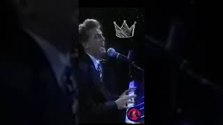 LUIS MIGUEL tocando el PIANO