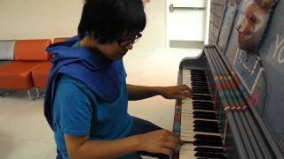 John Egbert failing at piano