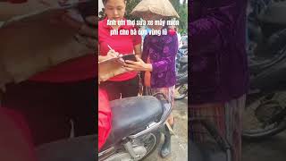 Gần 100 anh em thợ sửa xe miễn phí cho bà con vùng lũ