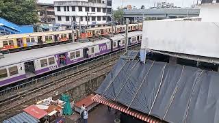 ek sath 2 local train apas me ladke hue 😂🤣 mumbai local train #indianrailways #mumbaitrains