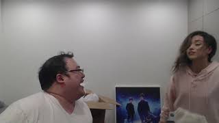 Scarra gives Pokimane a gift