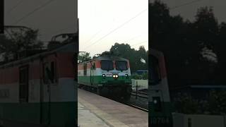 #12245 #howrah #smvt #bengaluru #durontoexpress #with #tricolor #wap7 (TRAIN SHOT'S PART-#9)