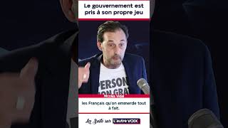 Le gouvernement est pris à son propre jeu