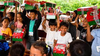 Philippines Children Open Shoeboxes from Australia & New Zealand