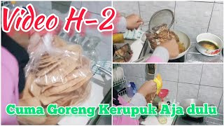 Tiba di H-2 Sebelum Acara Khitanan, Goreng Kerupuk Udang