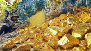 lucky lucky day! Miner Gold Finding and digging gold at the mountain