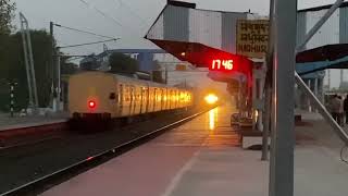 High Speed Crossing | Wap7 KanchanJungha Express meets Wap7 Sealdah Duronto