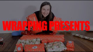 Wrappping Gifts and Talking Holiday Movies - Vlogmas Day 22