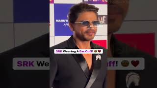 WAIT A MINUTE! Shah Rukh Khan wearing an ear cuff! #ZeeCineAwards2024 #srk #shorts #trending #short