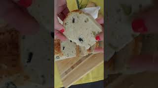 Pane fatto in casa con olive #panefattoincasa #shortvideo