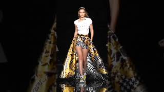 iconic runway walk of gigi hadid. #shorts #edit #gigihadid #model #bellahadid #runway #versace