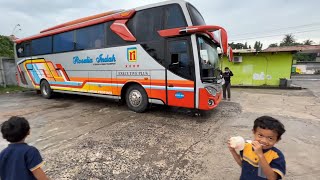 WAH Ges Zafi pertama naik bus beneran