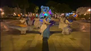 En cada momento Lakewood danza  con bandera coreografía de el taller