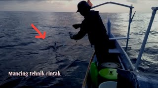 Curi-curi Kesempatan mancing Di musim badai, menggunakan teknik rintak.