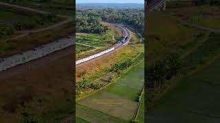 Kereta api Bandara YIA menikmati keindahan Kelok Mertan, Kulon Progo #keretaapiindonesia #shorts