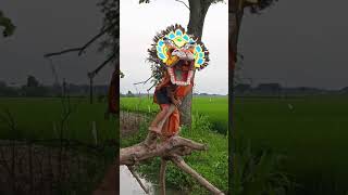 Atraksi barongan menari pada sebatang pohon di atas sungai#shorts