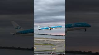 KLM Dreamliner takeoff #jfkairport #klmroyaldutchairlines #aviation