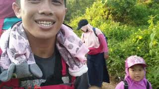 FAMILY HIKING #2 - KETEMU MALAM DI PENDAKIAN BUKIT TITI BARABAI | oyibos!