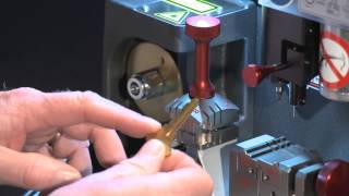 Futura Key Machine - 06 Clamping Standard Edge Cut Keys