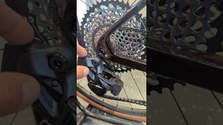 Sram XX1 AXS ⚡ - How to take off your battery 🔋#howto #xx1 #axs #gravel #mtb #sram #shorts #nuroad