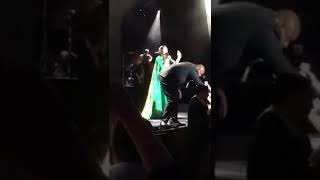 Laura Pausini fan sul palco in Brasile