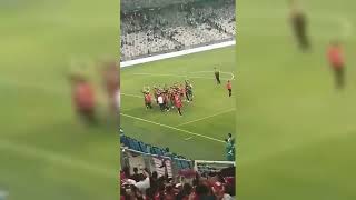 احتفالات جمهور اتحاد العاصمة مع الفريق من المدرجات ❤️🖤 اثر فوزهم على مولودية الجزائر 2_0🏟️🔥