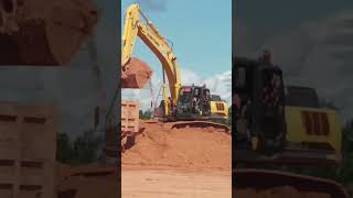 operator excavator sumitomo loading bauxite ke dumptruck fuso #excavator