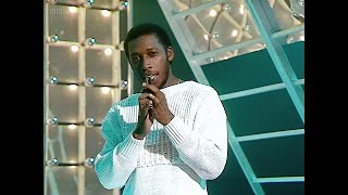 Jeffrey Osborne - On The Wings Of Love - 1984 (Subtitles PT/ENG)