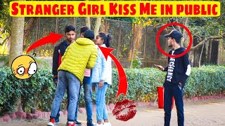 Stranger Girl Kiss Me In public 🥰😜 Ladki Muje Kiss Kiya 🥰 Epic Reaction || Funky Yash