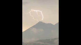 Lightning Strikes Guatemala volcano "Jun 23, 2018"