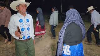 Chileneando con la pura gente alegre en Llano Grande Yososcua / Los Perseguidos De San Juan