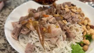 Vietnamese Food: Fermented Fish Sauce with Vermicelli Noodles #hangwhwang