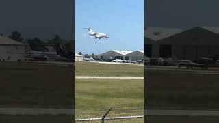 Challenger landing at Fort Lauderdale executive airport #landing #shorts #executiveairport