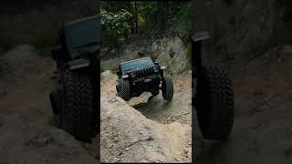 Jeep Gladiator on 40’s cruising the Daniel Trail. ( Second Ledge)