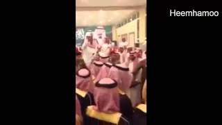 الشاب السعودي الذي طلب من الأمير السعودي وظيفة أمام الجميع